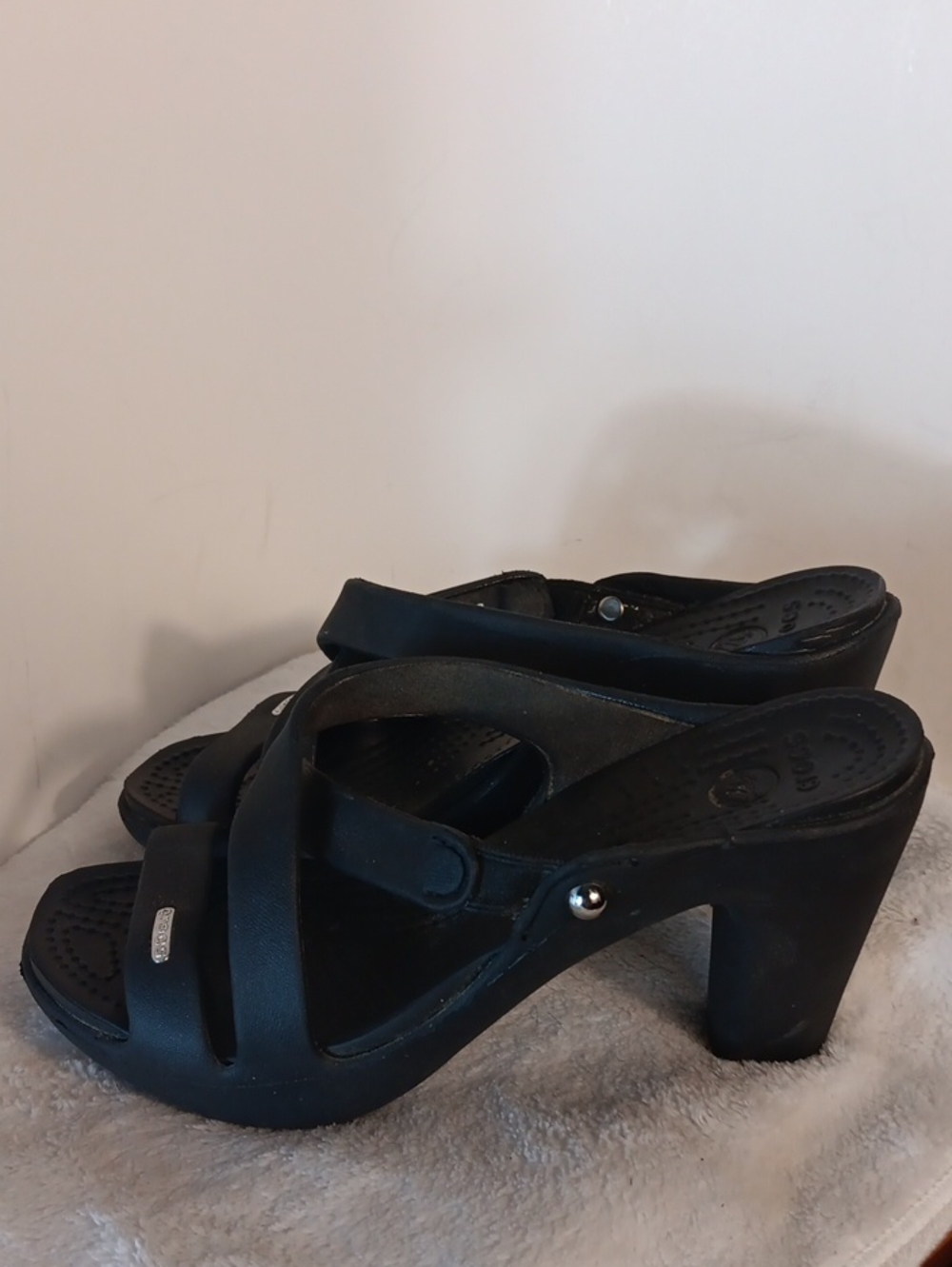 CROCS Cyprus IV Black Crossover Strap Heeled Sandals
